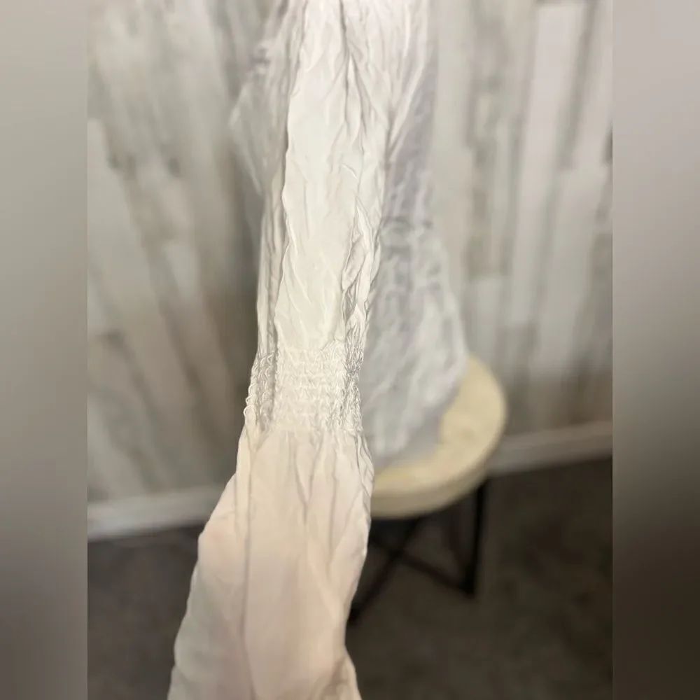 White blouse  - Picture 4 of 7
